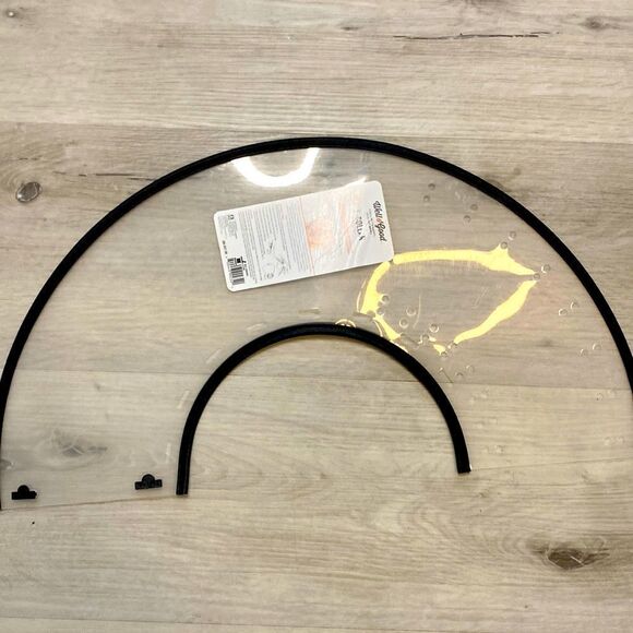 New- dog cone size medium - Picture 1 of 3